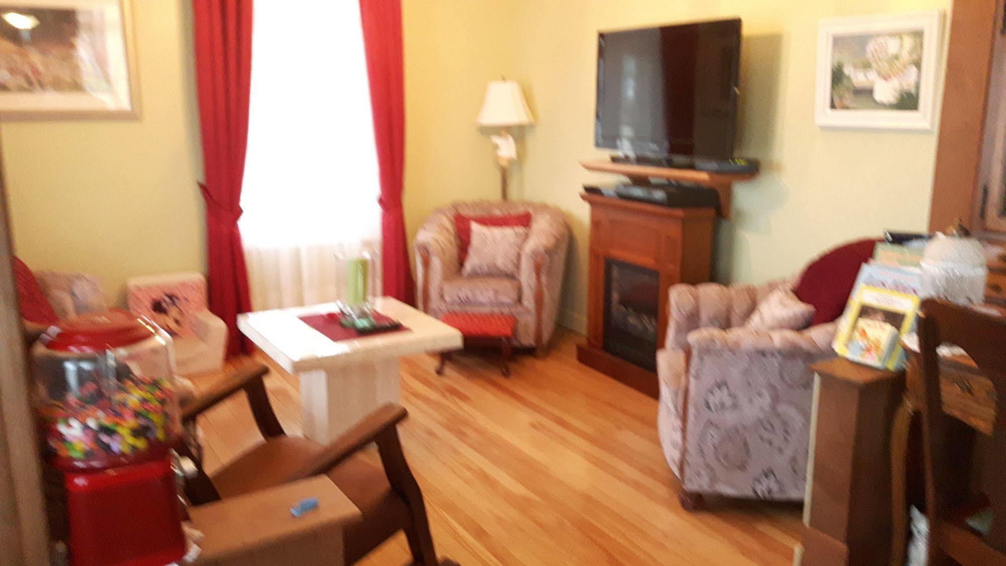 לה מלבאי Auberge Gite Maison Des Lilas מראה חיצוני תמונה